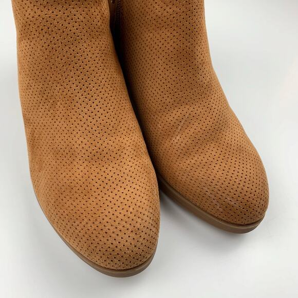 St Johns Bay Luetta Ankle Boots Booties Tan Perforated Faux Suede Women's 7 Wide - Picture 4 of 11